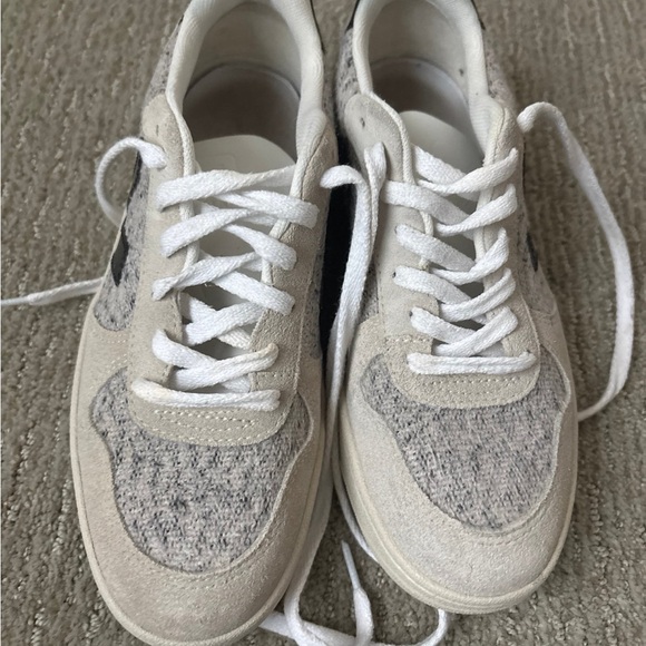 Gray Veja - Picture 2 of 5